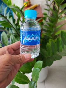 Nước suối chai nhỏ AquaLife 250ml